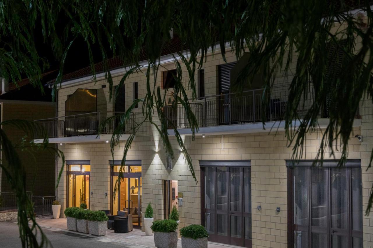 Affittacamere Villa Bisceglia Monte SantʼAngelo Exterior foto